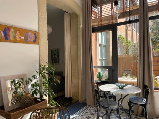 Un Oasis Au Coeur De La Vieille Ville, Classe 4 Etoiles Montpellier Exterior foto